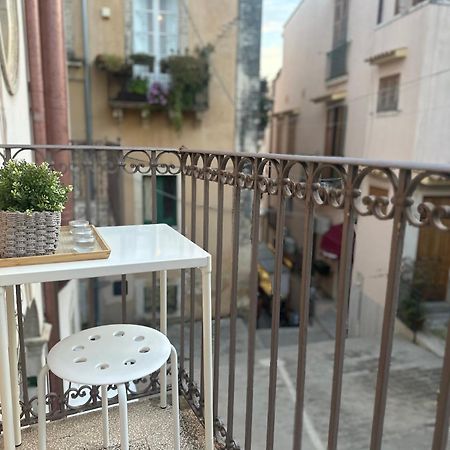F Home Noto Eksteriør bilde